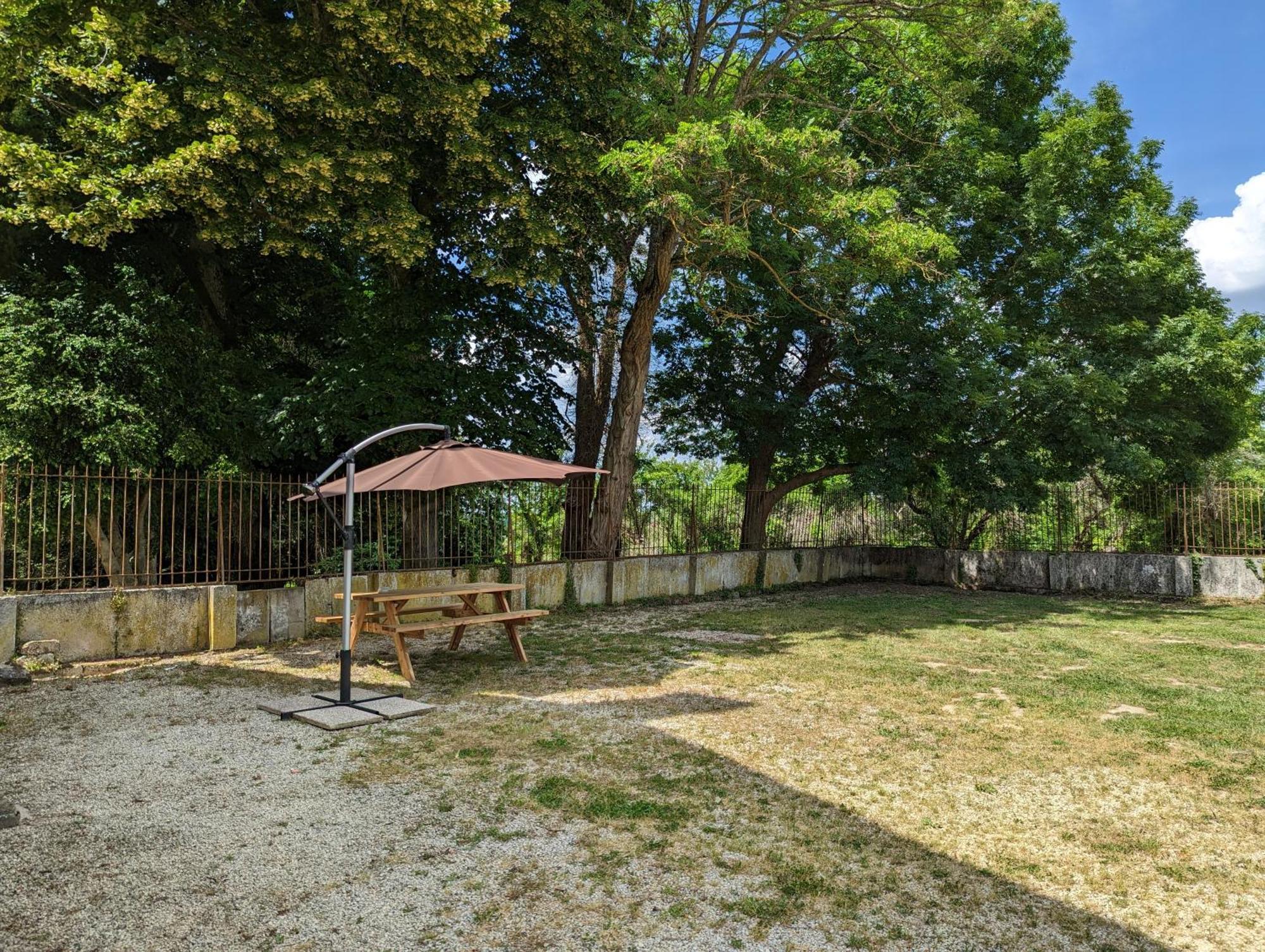 Bed and Breakfast Domaine Du Faure Chadurie Экстерьер фото